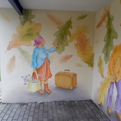 Detail der Wandmalerei an der Bushaltestelle in Apgulde.