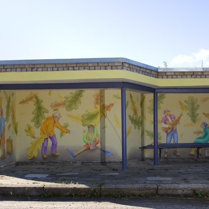 Wandmalerei an der Bushaltestelle in Apgulde. 2012.