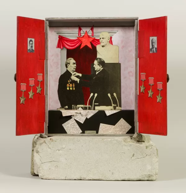 „Par raženu darbu“. 2015. 
Asamblāža. 
33,2 x 25,5 x 12 cm

